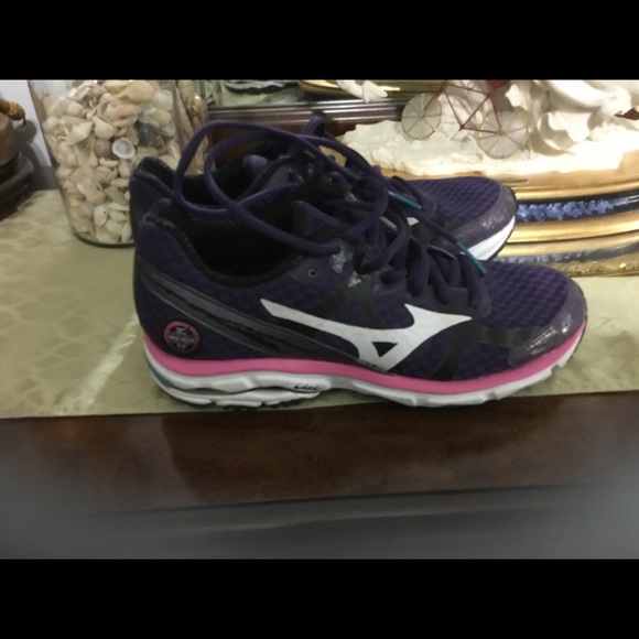Wave Rider Nike. Health Shoes - Picture 3 of 6